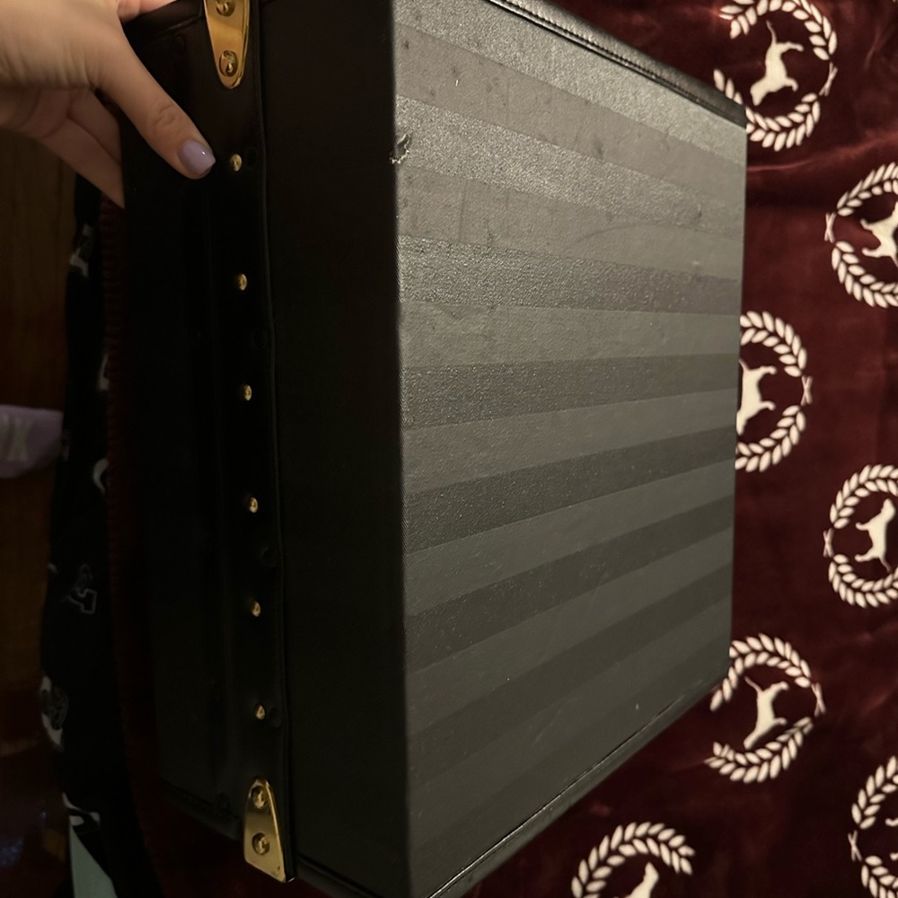 Display trunk (opens) - Picture 6 of 7